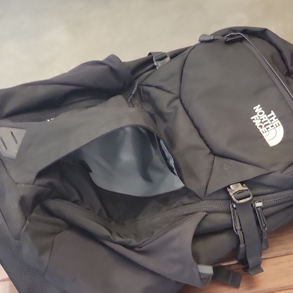 The North Face Black Backpack with Padded Straps and Structured Shape - Picture 11 of 12